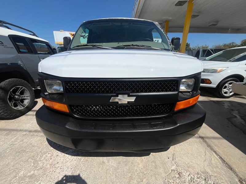 Chevrolet Express Cargo Van Vehicle Image 02
