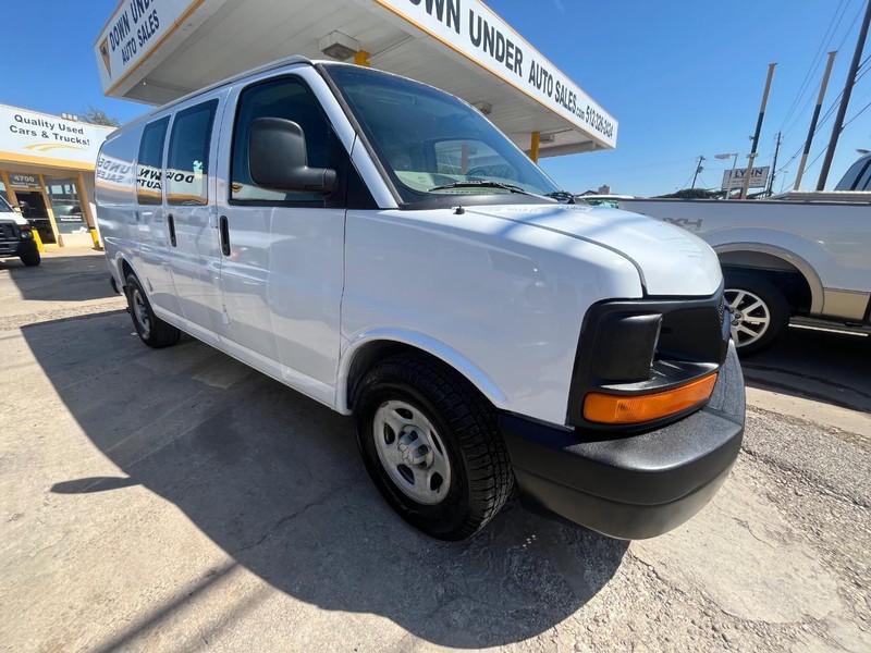 Chevrolet Express Cargo Van Vehicle Image 03