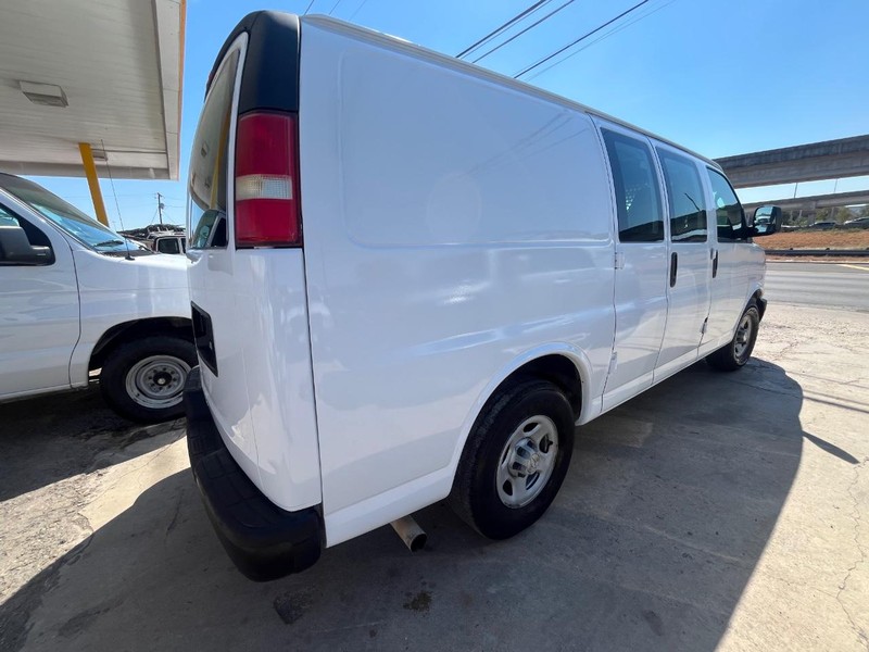 Chevrolet Express Cargo Van Vehicle Image 04