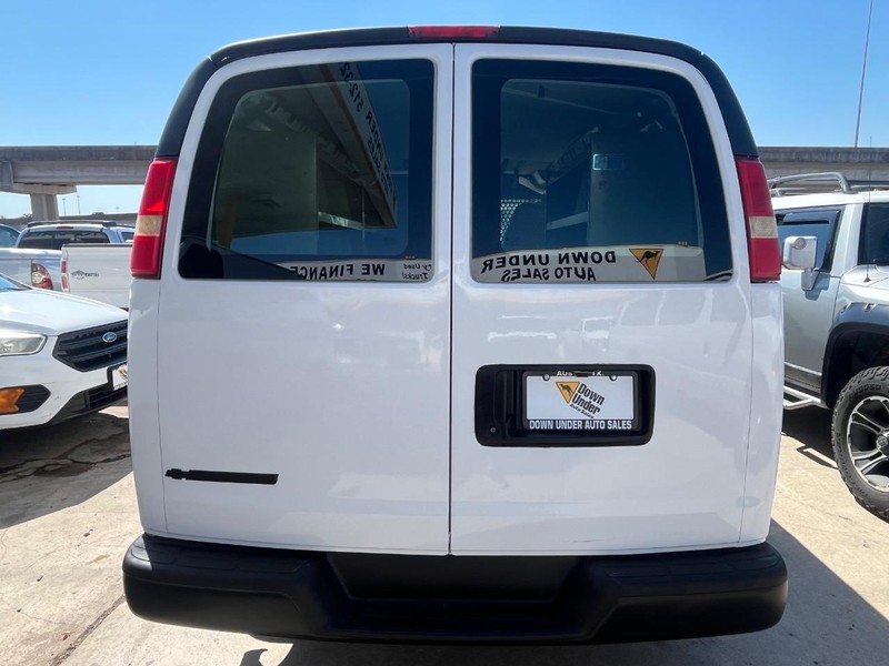 Chevrolet Express Cargo Van Vehicle Image 05