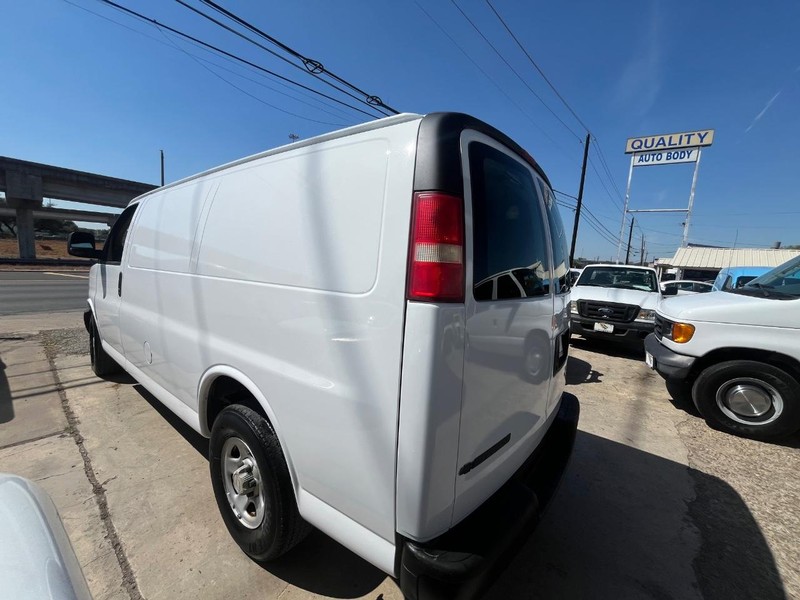 2008 Chevrolet Express Cargo Van photo 2