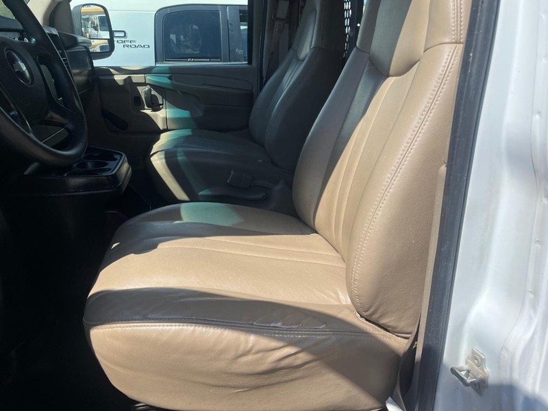 2008 Chevrolet Express Cargo Van photo 3