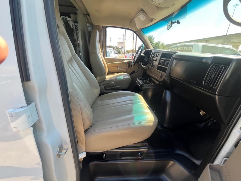 Chevrolet Express Cargo Van Vehicle Image 09