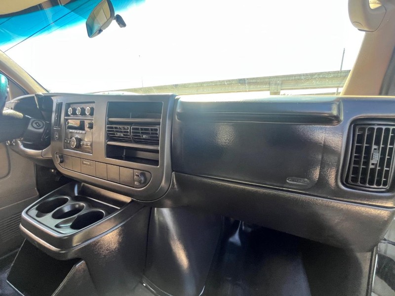 Chevrolet Express Cargo Van Vehicle Image 10