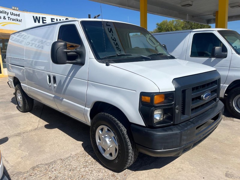 Ford Econoline Cargo Van Vehicle Image 03