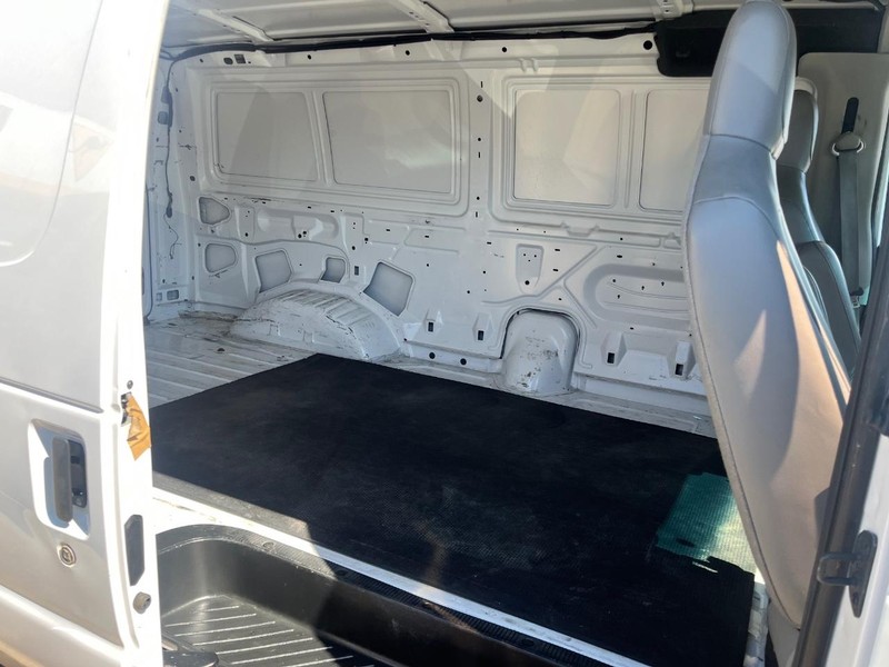 Ford Econoline Cargo Van Vehicle Image 09