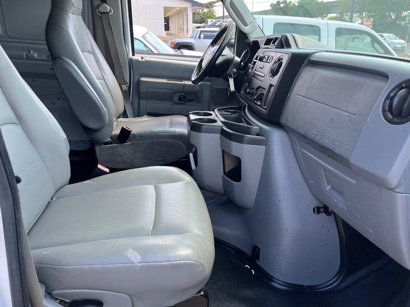 Ford Econoline Cargo Van Vehicle Image 06