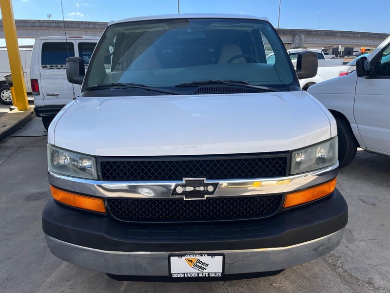 Chevrolet Express Passenger Vehicle Image 02