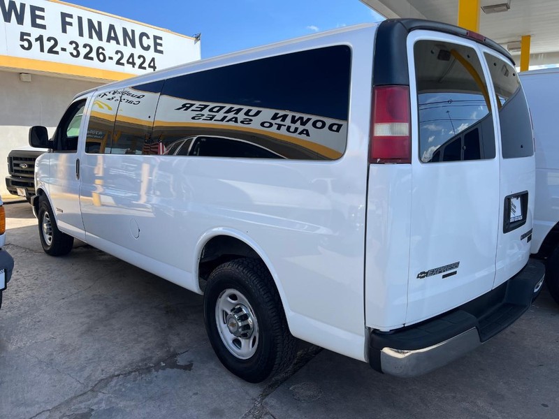 Chevrolet Express Passenger Vehicle Image 04