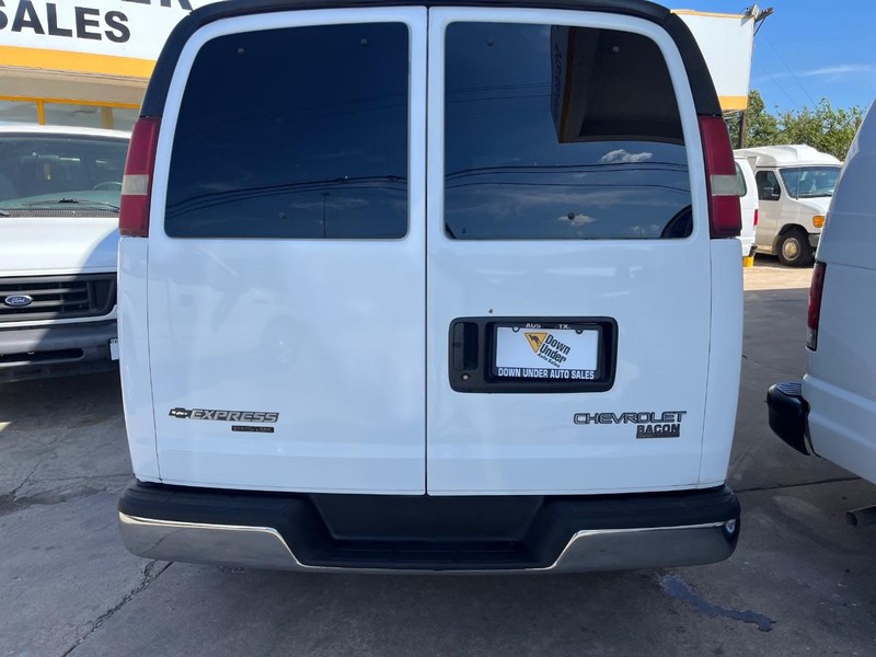 Chevrolet Express Passenger Vehicle Image 05