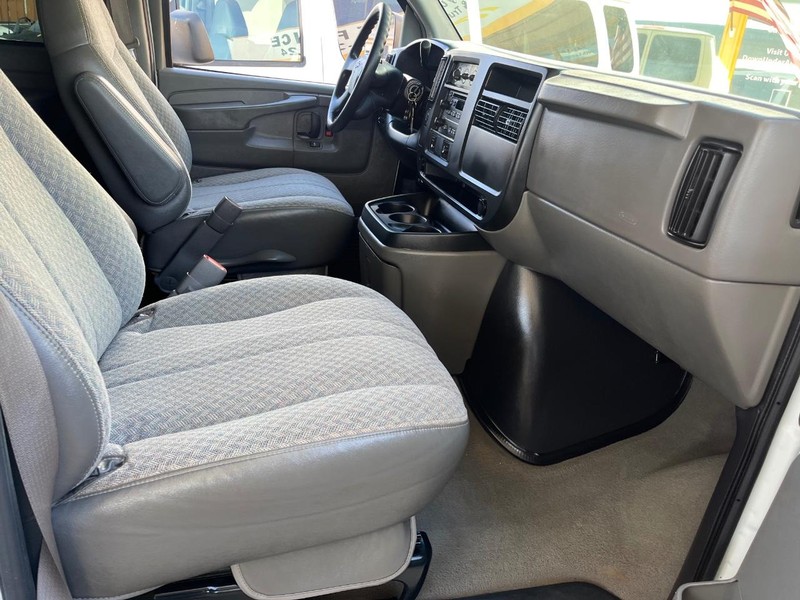 Chevrolet Express Passenger Vehicle Image 08