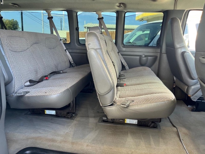Chevrolet Express Passenger Vehicle Image 09