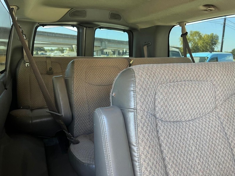 Chevrolet Express Passenger Vehicle Image 11