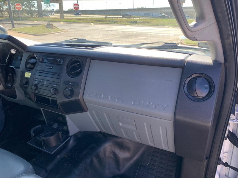 Ford Super Duty F-250 SRW Vehicle Image 09