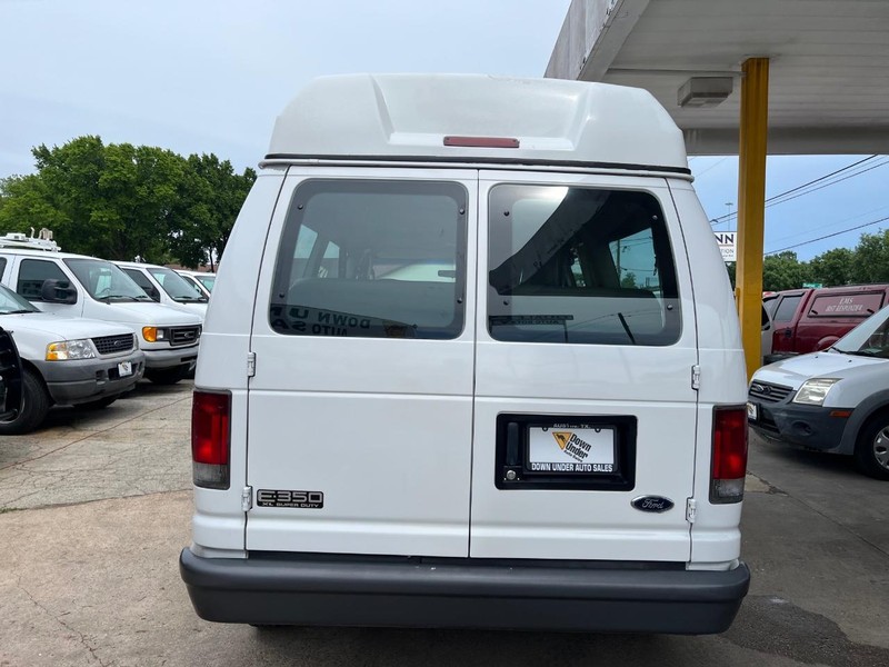 Ford Econoline Wagon Vehicle Image 05