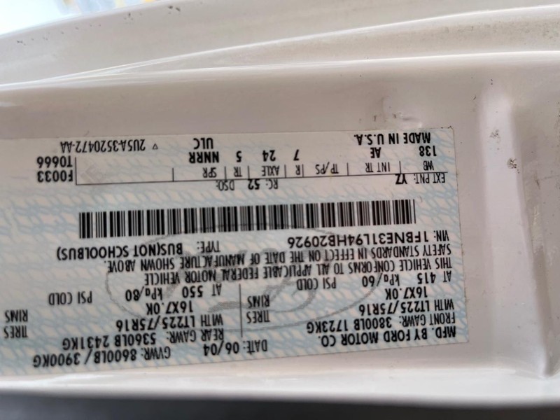 Ford Econoline Wagon Vehicle Image 16