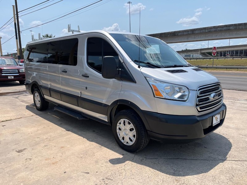 Ford Transit Wagon Vehicle Full-screen Gallery Image 03