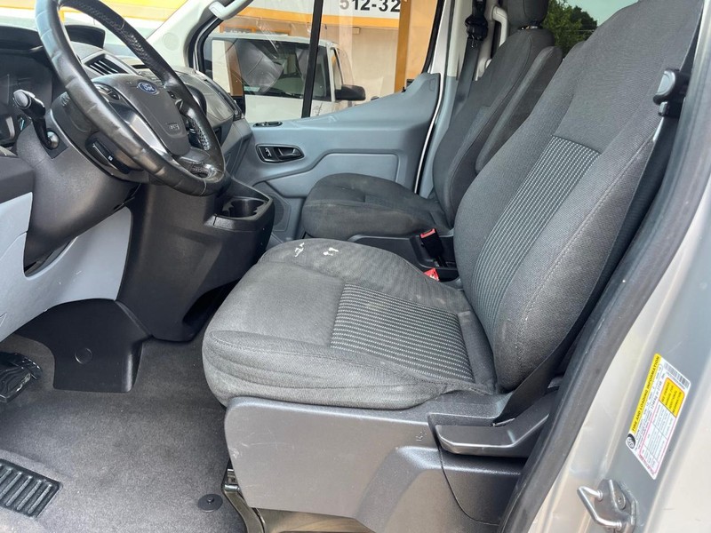 Ford Transit Wagon Vehicle Full-screen Gallery Image 07