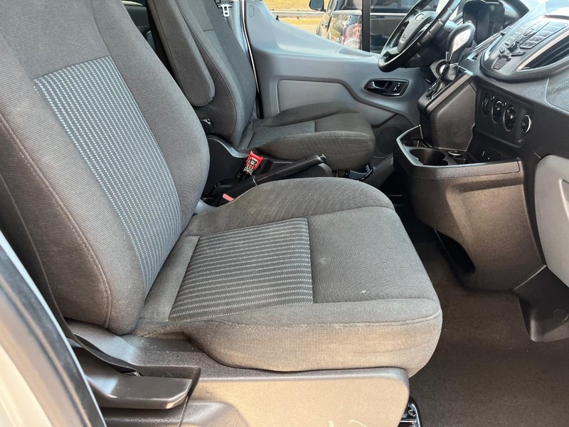 Ford Transit Wagon Vehicle Full-screen Gallery Image 08