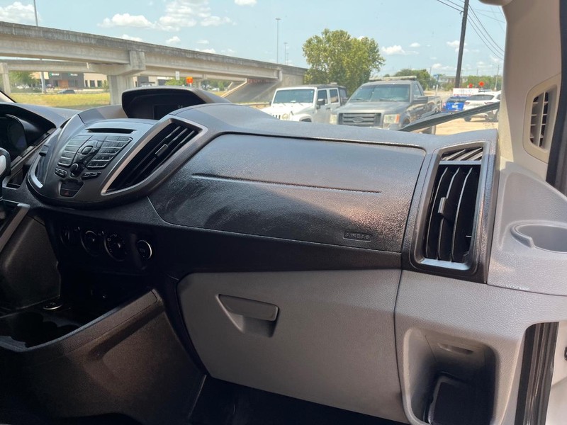 Ford Transit Wagon Vehicle Full-screen Gallery Image 09