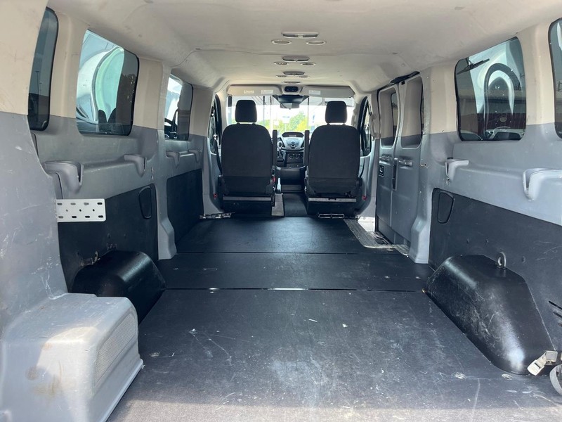 Ford Transit Wagon Vehicle Full-screen Gallery Image 12