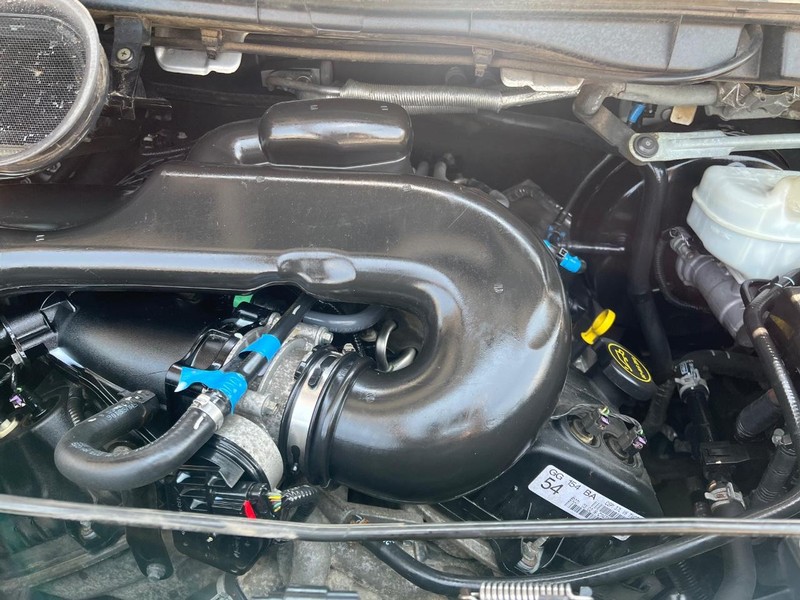 Ford Transit Wagon Vehicle Full-screen Gallery Image 13