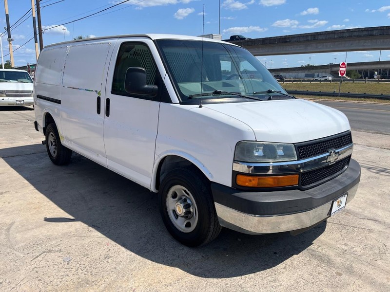 Chevrolet Express Cargo Van Vehicle Image 03