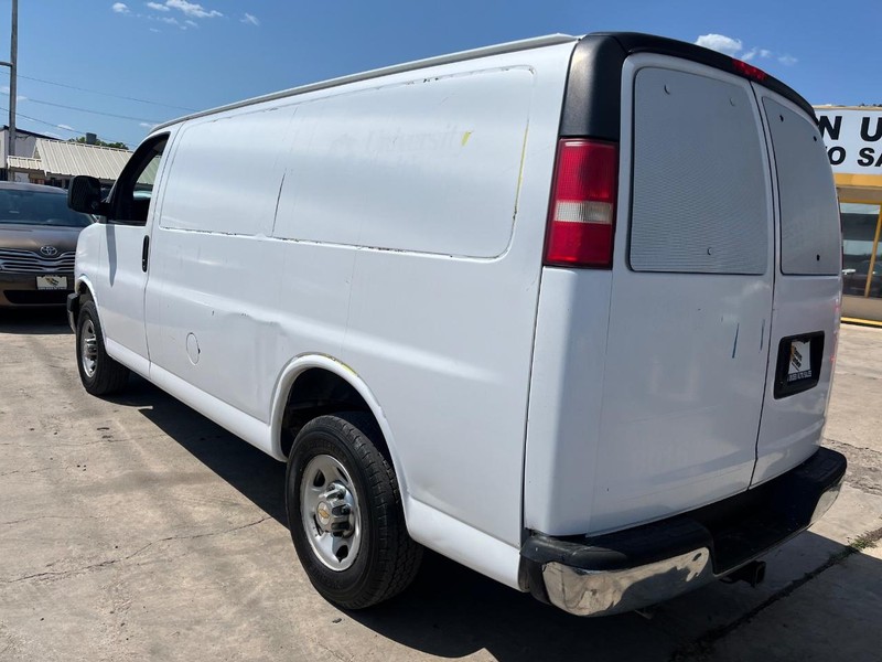 Chevrolet Express Cargo Van Vehicle Image 04