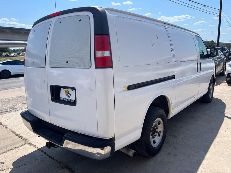 Chevrolet Express Cargo Van Vehicle Image 06