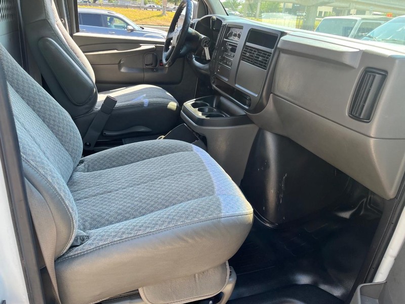 Chevrolet Express Cargo Van Vehicle Image 08