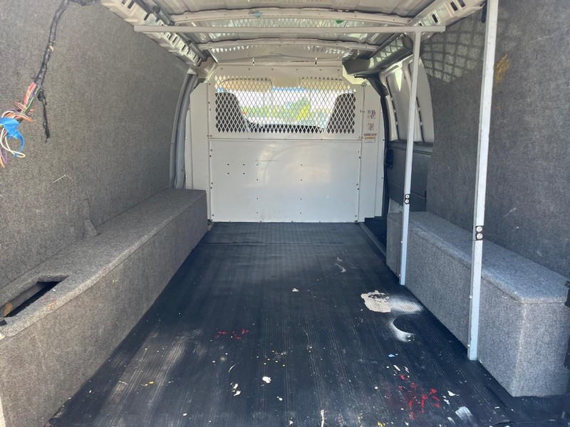 Chevrolet Express Cargo Van Vehicle Image 09