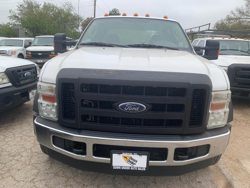 Ford Super Duty F-450 DRW Vehicle Image 02
