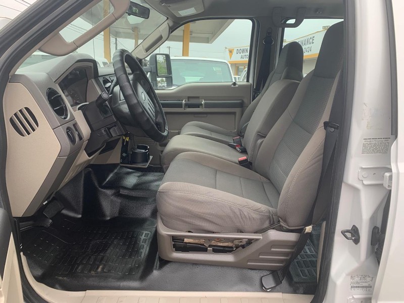 Ford Super Duty F-450 DRW Vehicle Image 08