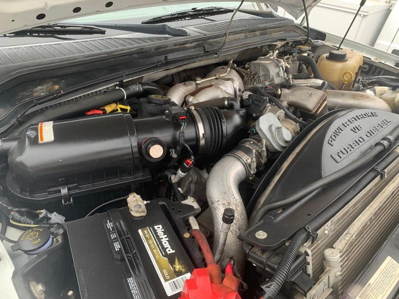 Ford Super Duty F-450 DRW Vehicle Image 14