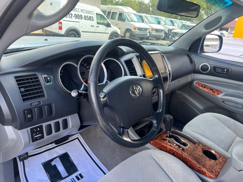 Toyota Tacoma Vehicle Image 08