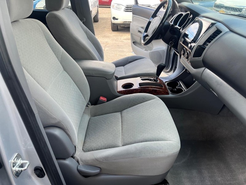 Toyota Tacoma Vehicle Image 09