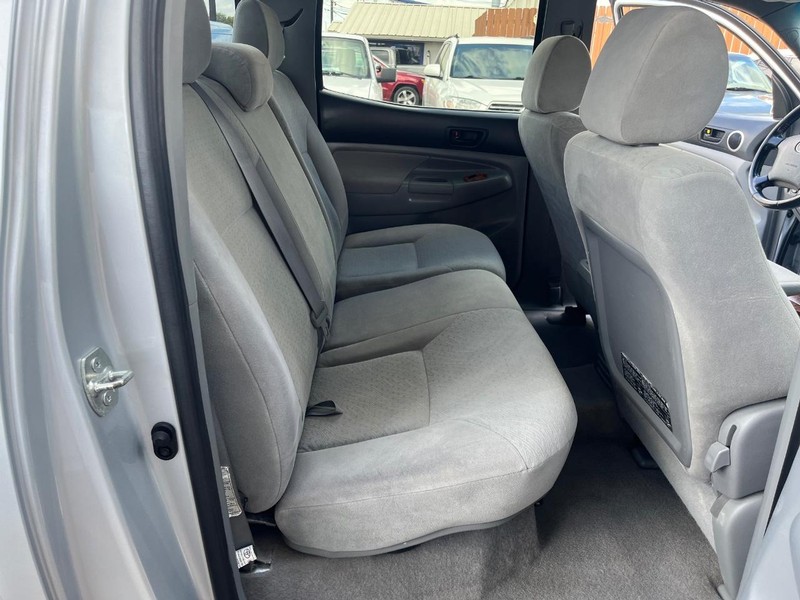 Toyota Tacoma Vehicle Image 11