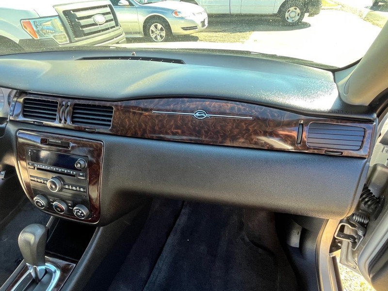 Chevrolet Impala Limited Vehicle Full-screen Gallery Image 09