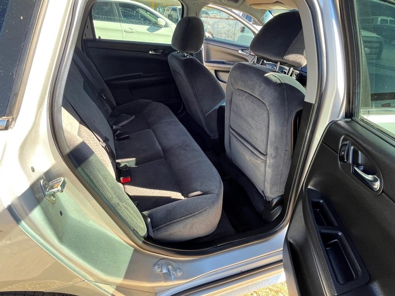 Chevrolet Impala Limited Vehicle Full-screen Gallery Image 11