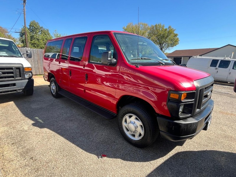 Ford Econoline Wagon Vehicle Image 03