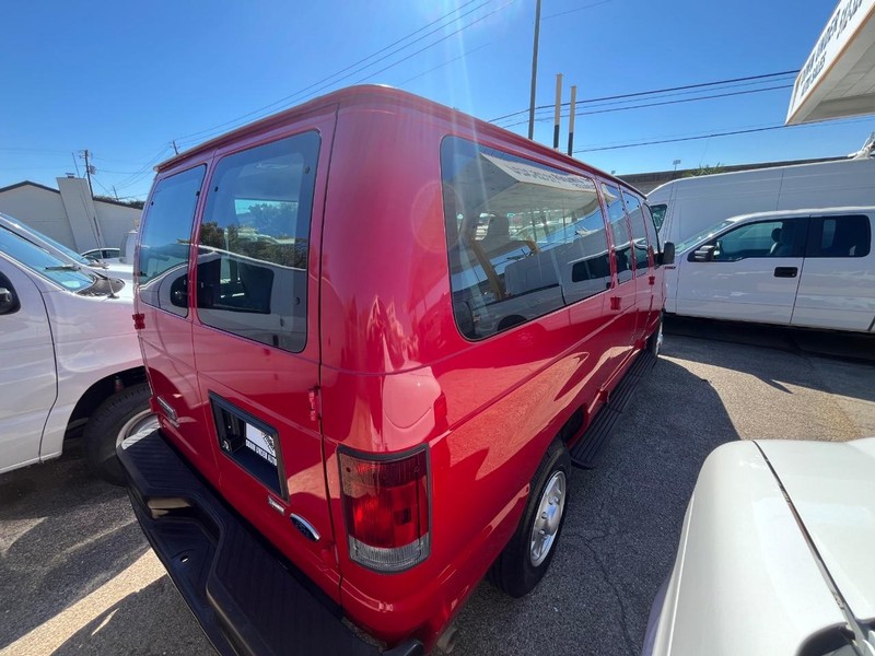 Ford Econoline Wagon Vehicle Image 06