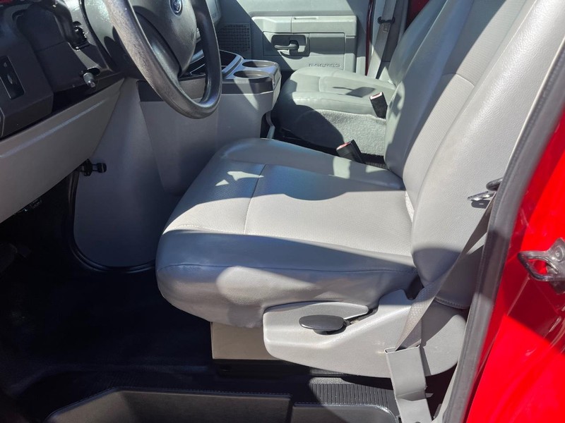 Ford Econoline Wagon Vehicle Image 08