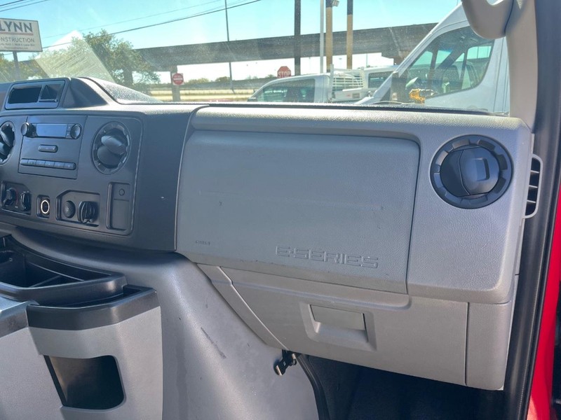 Ford Econoline Wagon Vehicle Image 09