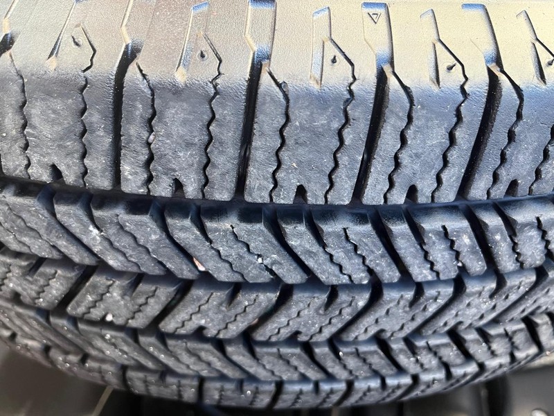 Ford Econoline Wagon Vehicle Image 15