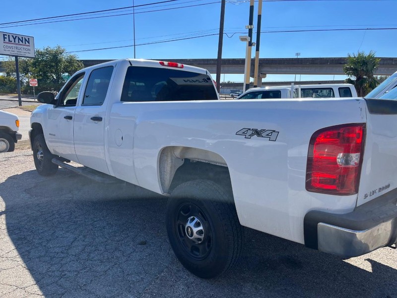 Chevrolet Silverado 2500HD Vehicle Full-screen Gallery Image 04