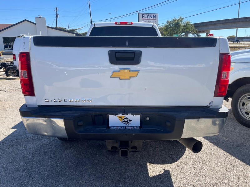 Chevrolet Silverado 2500HD Vehicle Full-screen Gallery Image 05