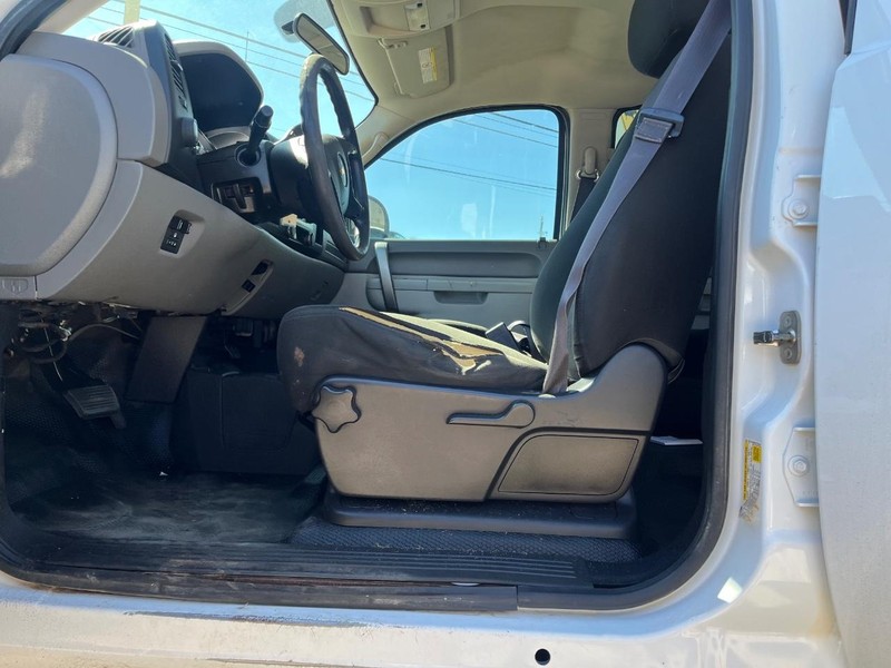 Chevrolet Silverado 2500HD Vehicle Full-screen Gallery Image 07