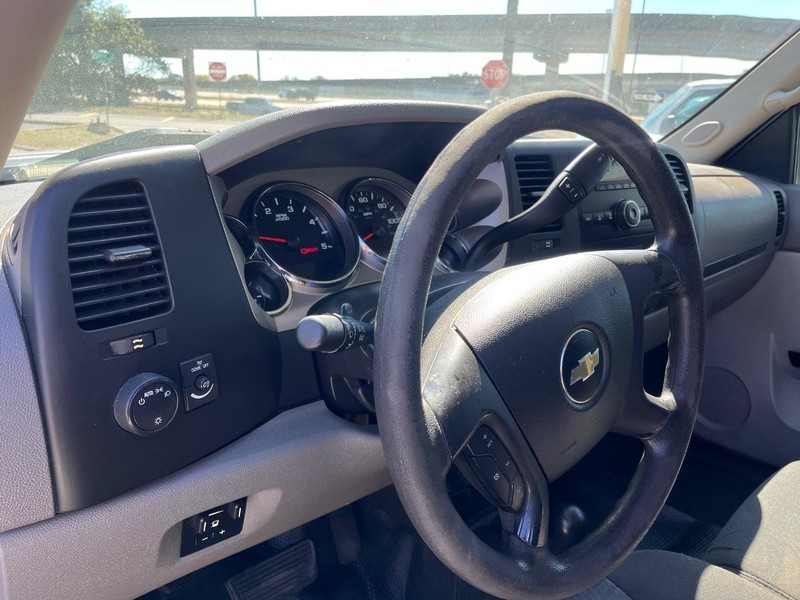 Chevrolet Silverado 2500HD Vehicle Full-screen Gallery Image 08