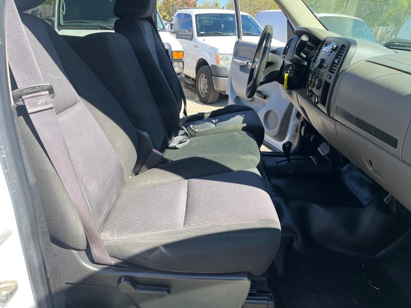 Chevrolet Silverado 2500HD Vehicle Full-screen Gallery Image 09