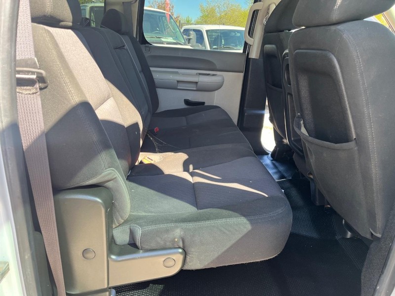 Chevrolet Silverado 2500HD Vehicle Full-screen Gallery Image 10